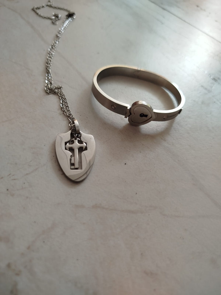 COLLAR LLAVE Y PULSERA CORAZÓN